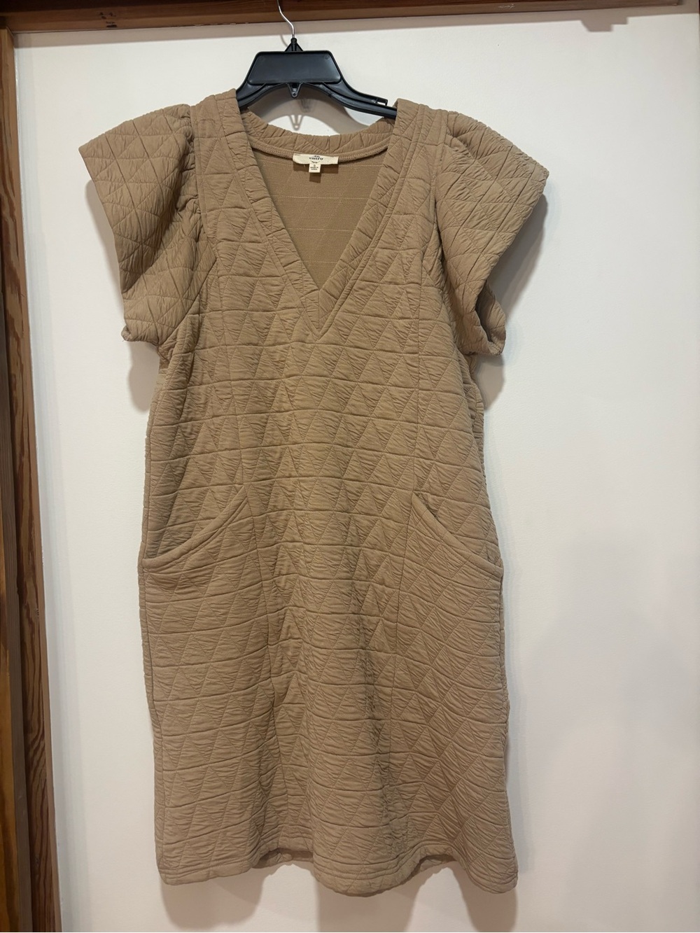 entro Quilted V-Neck Short Sleeve Dress in Camel/Tan